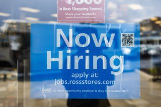 Les entreprises privées aux Etats-Unis ont créé nettement moins d'emplois en mai qu'attendu par les analystes, selon une enquête qui a fait sortir de ses gonds le président Donald Trump. (archives) KEYSTONE/EPA/JIM LO SCALZO